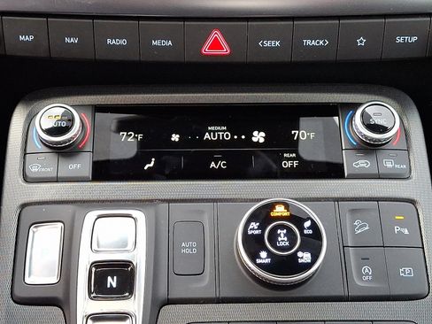 Used 2024 Hyundai Palisade Calligraphy image 16