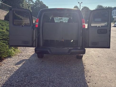 Used 2017 Chevrolet Express 3500 LS RWD image 9