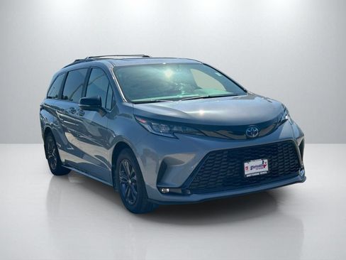 Used 2025 Toyota Sienna XSE w/ XSE Premium Package AWD/4WD image 3