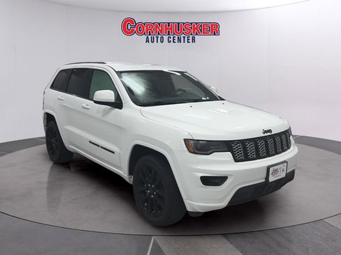 Used 2022 Jeep Grand Cherokee Laredo X image 1