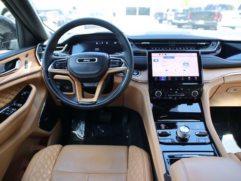 Used 2023 Jeep Grand Cherokee L Summit AWD/4WD image 17