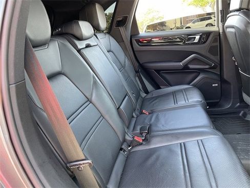 Used 2019 Porsche Cayenne S image 26