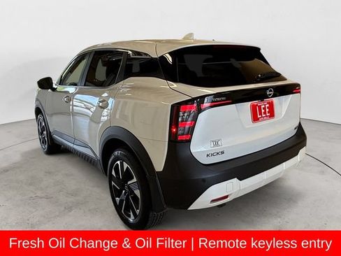 Used 2025 Nissan Kicks SV AWD/4WD image 3