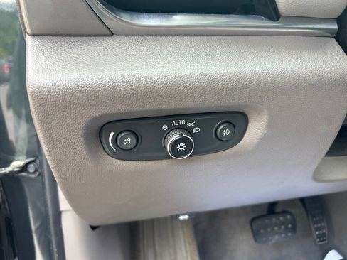 Used 2019 Chevrolet Traverse LT w/ LT Premium Package FWD image 14