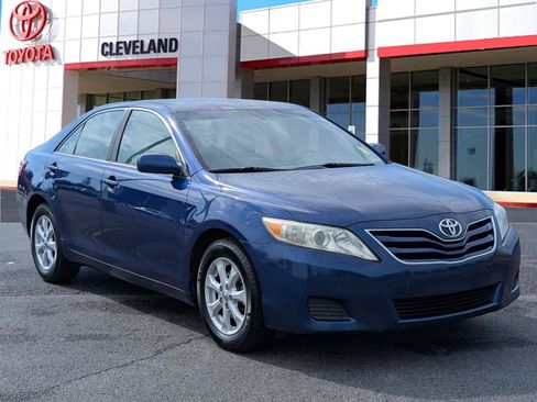 Used 2011 Toyota Camry LE FWD image 2