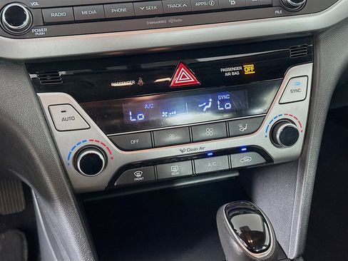 Used 2017 Hyundai Elantra Limited FWD image 23