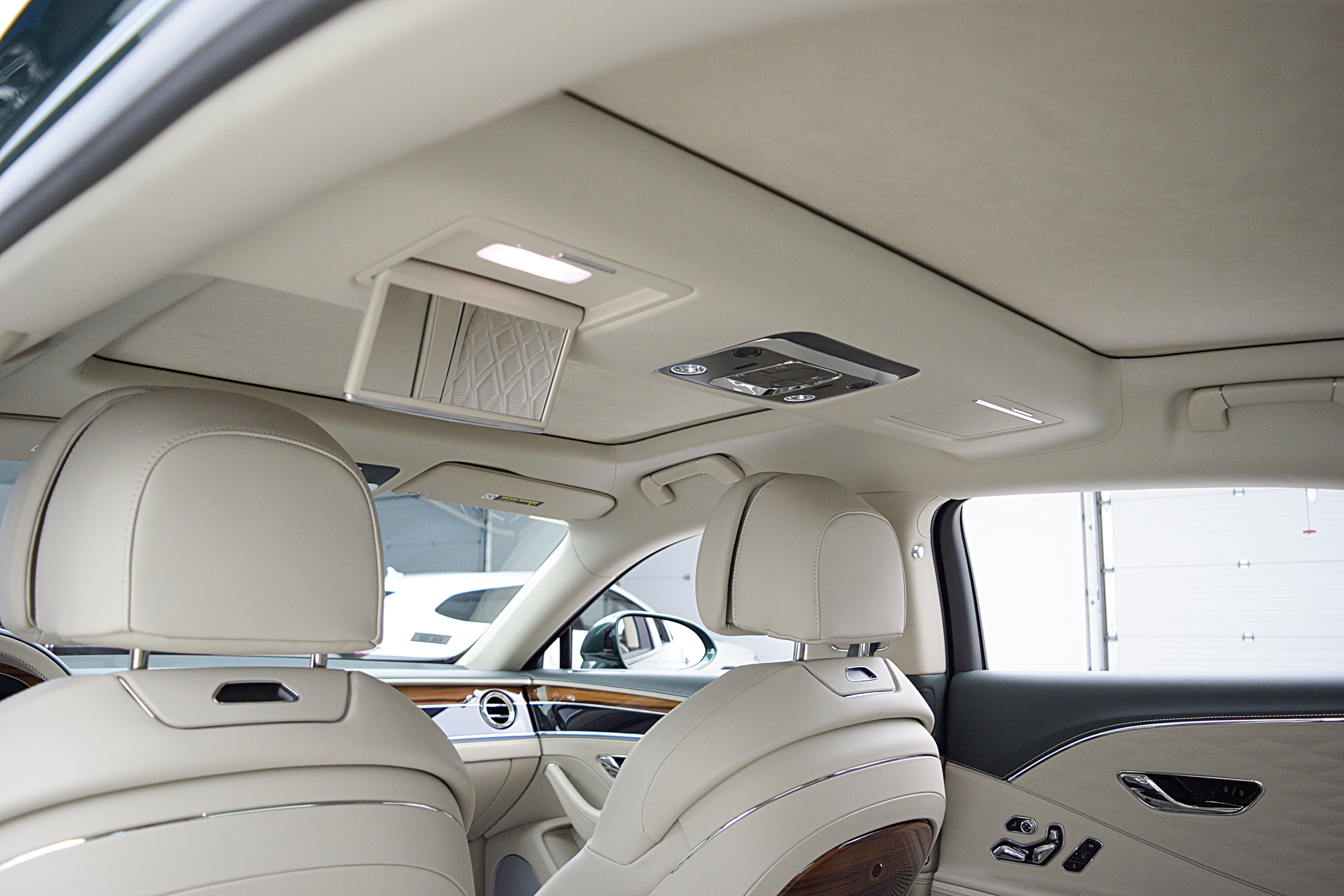 Certified 2022 Bentley Flying Spur V8 AWD/4WD image 27