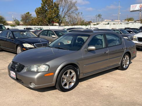 Used 2001 Nissan Maxima SE w/ (W08) Meridian Edition Pkg image 2
