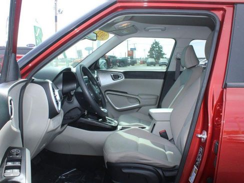 Used 2023 Kia Soul LX w/ LX Technology Package image 8