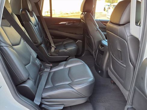 Used 2019 Cadillac Escalade Luxury image 13