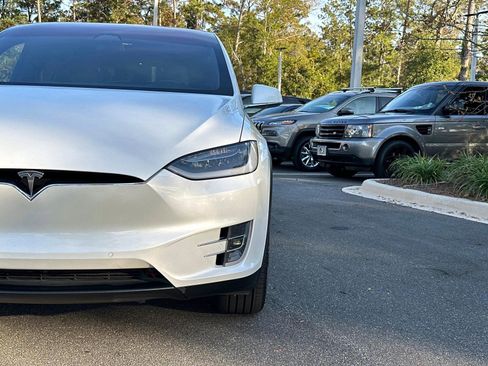 Used 2017 Tesla Model X 75D image 9