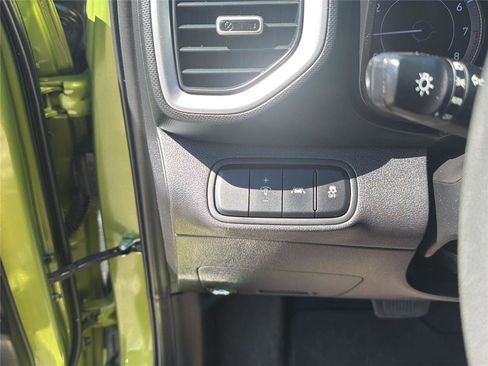 Used 2020 Hyundai Venue SEL FWD image 14