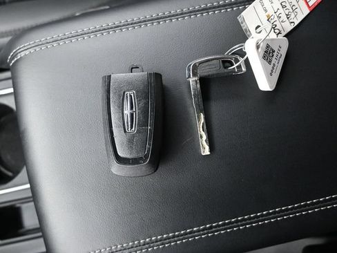 Used 2025 Lincoln Corsair AWD image 21