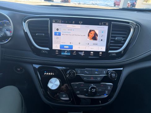 New 2026 Chrysler Pacifica Select image 21