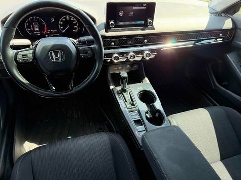 Used 2022 Honda Civic EX image 2