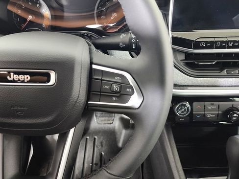 Used 2024 Jeep Compass Latitude image 17