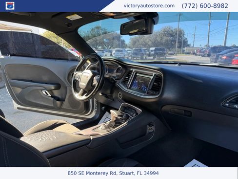 Used 2019 Dodge Challenger SXT image 29