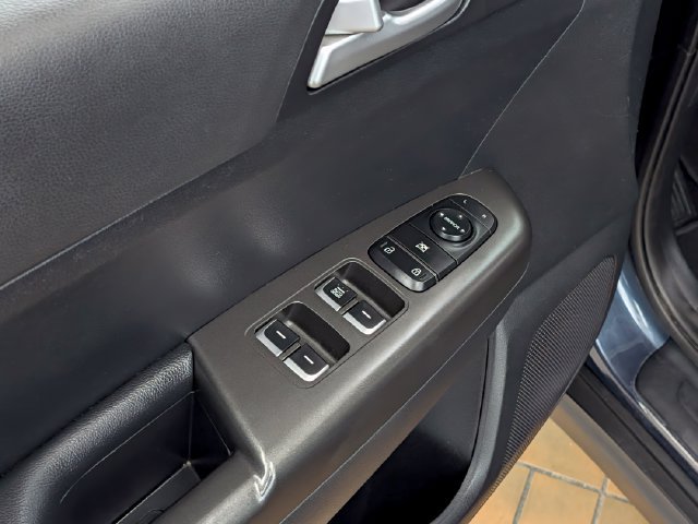 Used 2021 Kia Sportage LX AWD/4WD image 14