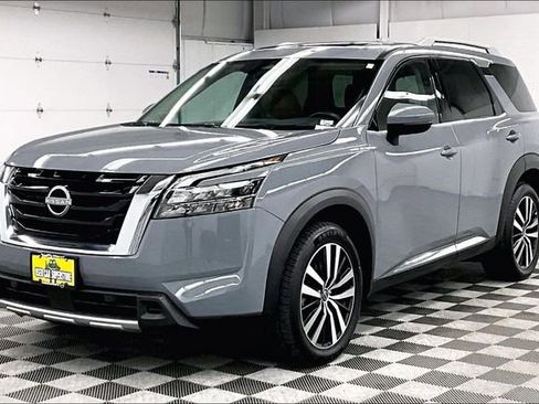 Used 2025 Nissan Pathfinder Platinum AWD/4WD image 12