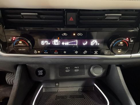 Used 2024 Nissan Rogue SL w/ SL Premium Package image 18