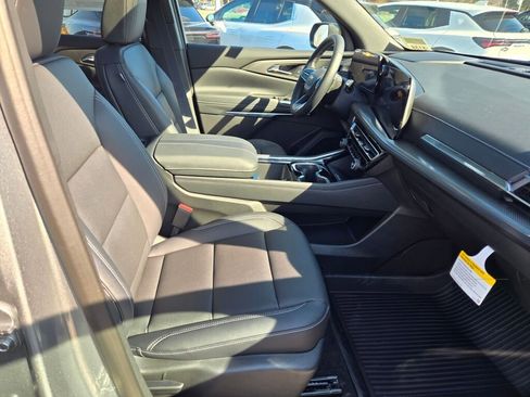 New 2026 Chevrolet Traverse LT w/ Sun and Wheel Package AWD/4WD image 4
