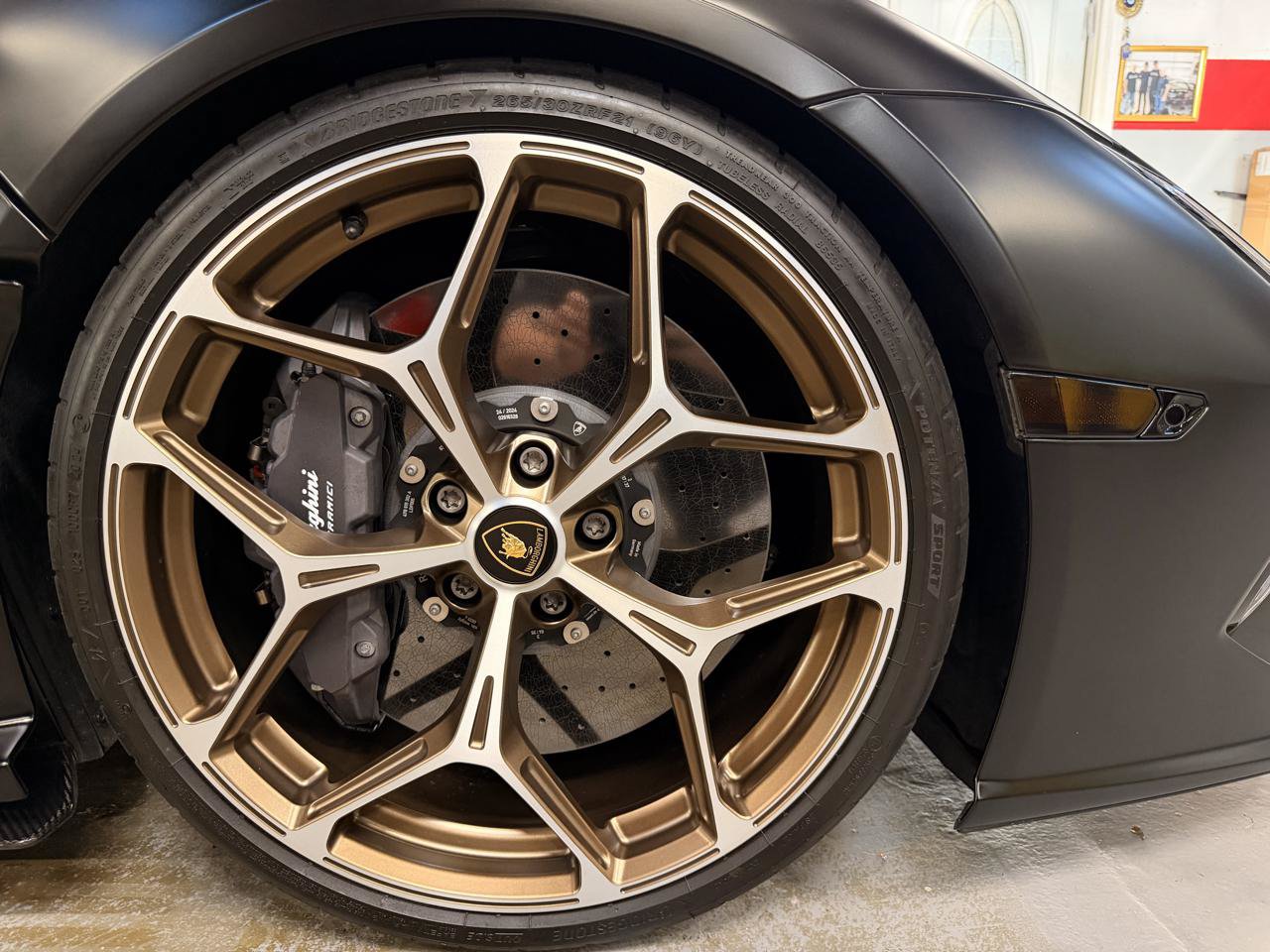 Used 2024 Lamborghini Revuelto AWD/4WD image 27