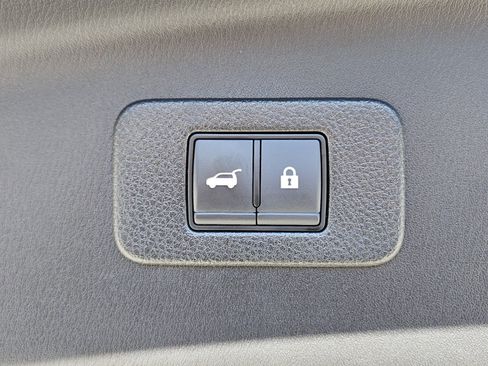 Used 2022 Nissan Armada SL w/ Captain's Chairs Package image 32