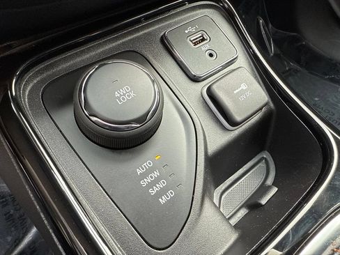 Used 2020 Jeep Compass Limited w/ Advanced Safety Group AWD/4WD image 34