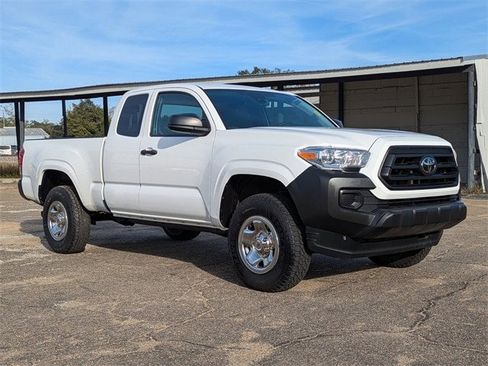 Used 2022 Toyota Tacoma image 2