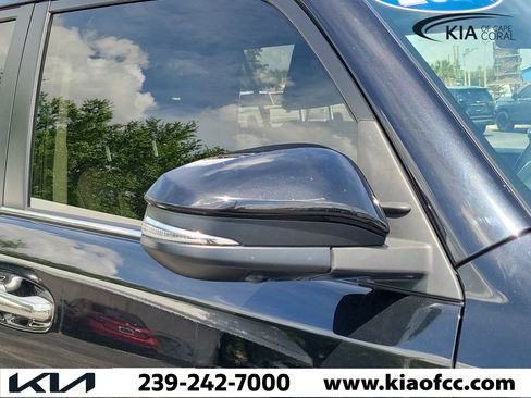 Used 2022 Toyota 4Runner Limited AWD/4WD image 8