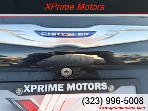 Used 2019 Chrysler Pacifica Touring-L w/ Advanced Safetytec Group FWD image 11