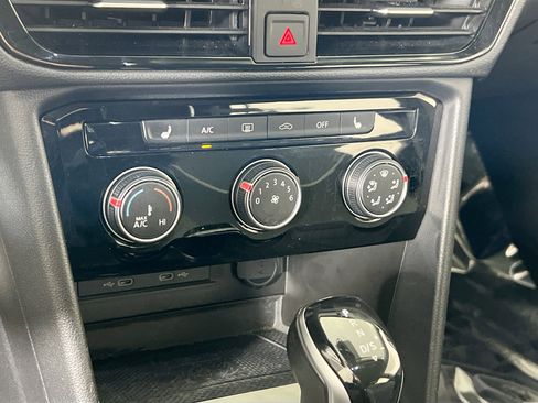 Used 2023 Volkswagen Taos SE image 15