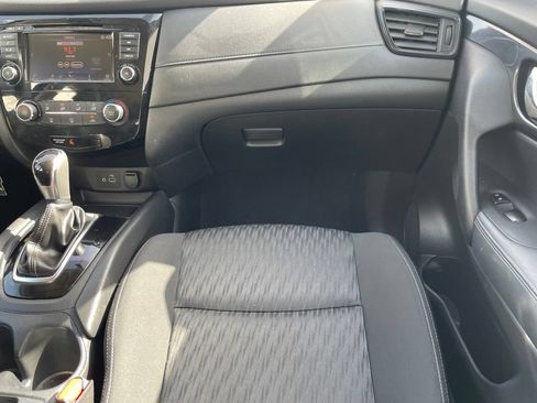 Used 2018 Nissan Rogue S FWD image 23
