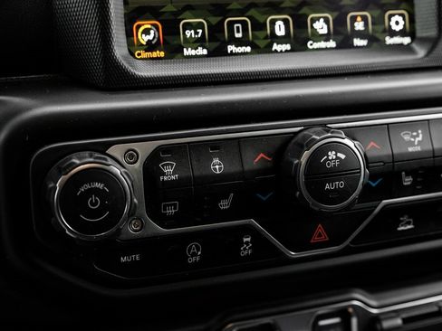 Used 2021 Jeep Wrangler Unlimited Sahara image 31