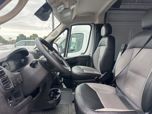 Used 2024 RAM ProMaster 2500 w/ Convenience Group FWD image 9