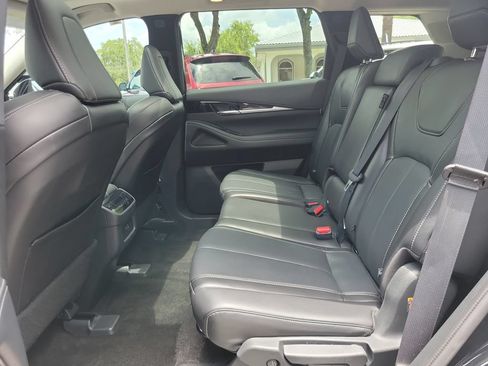 Used 2025 INFINITI QX60 Pure FWD image 9
