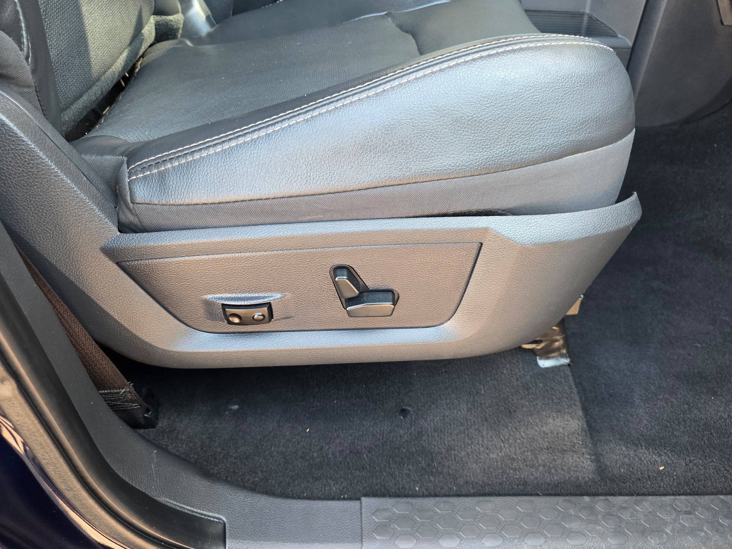 Used 2012 RAM 1500 Laramie AWD/4WD image 26