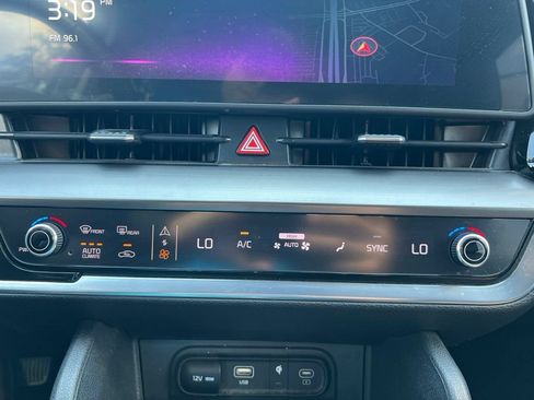 Used 2025 Kia Sportage EX w/ Premium Package FWD image 19