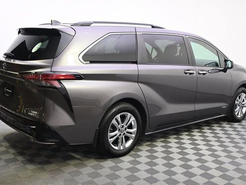 Used 2021 Toyota Sienna XSE w/ XSE Plus Package AWD/4WD image 7