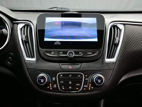 Used 2019 Chevrolet Malibu LT image 18