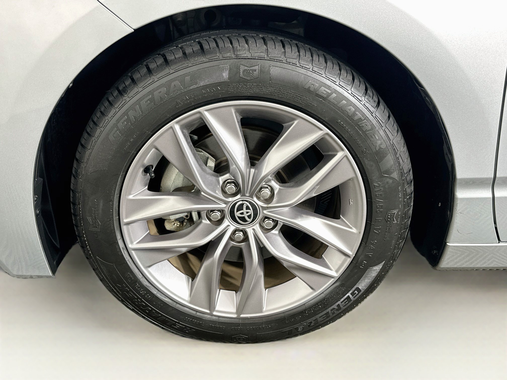 Used 2021 Toyota Avalon XLE FWD image 11
