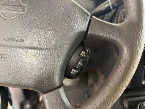 Used 1997 Nissan Pathfinder SE image 8