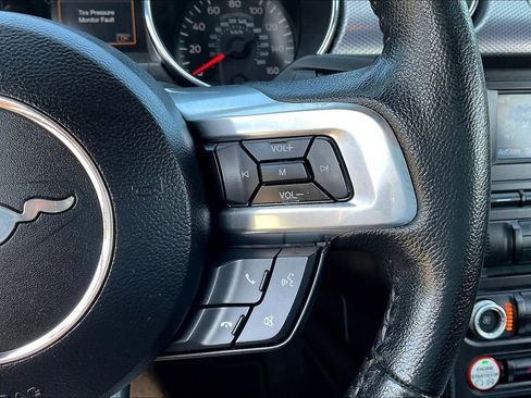 Used 2016 Ford Mustang Coupe RWD image 11