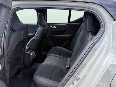 Used 2023 Volvo XC40 Recharge Ultimate AWD/4WD image 31