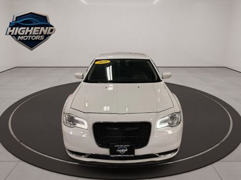 Used 2018 Chrysler 300 Touring image 11