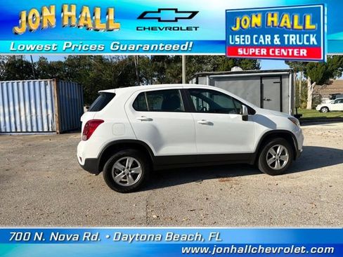 Used 2022 Chevrolet Trax LS image 9