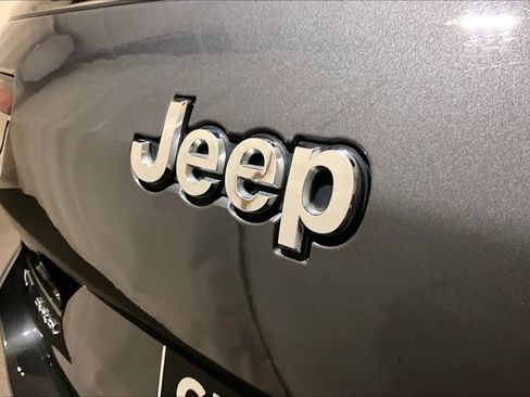 Used 2022 Jeep Grand Cherokee L Limited AWD/4WD image 32