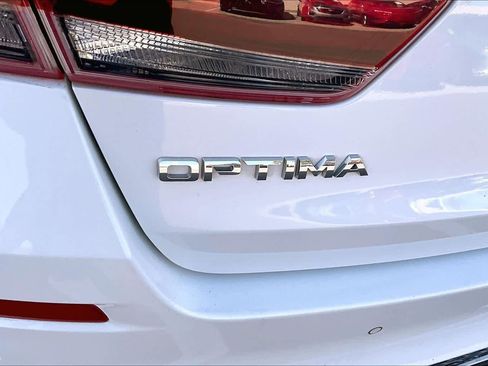 Used 2020 Kia Optima SE image 29