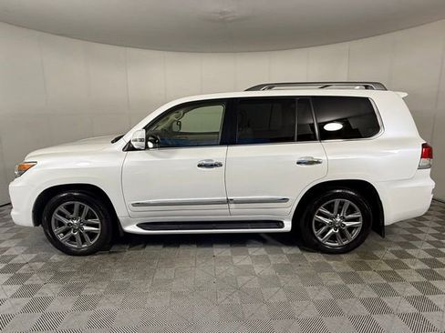Used 2014 Lexus LX 570 4WD image 3