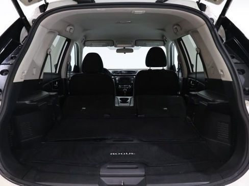 Used 2018 Nissan Rogue SV w/ Premium Package image 34